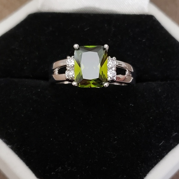 925 Sterling Silver Fashion Ring - Picture 2 of 4